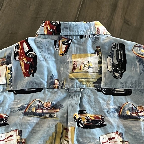 Clear Water Outfitters Classic Cars Button-Down Hawaiian Shirt - Size Large - Picture 4 of 11